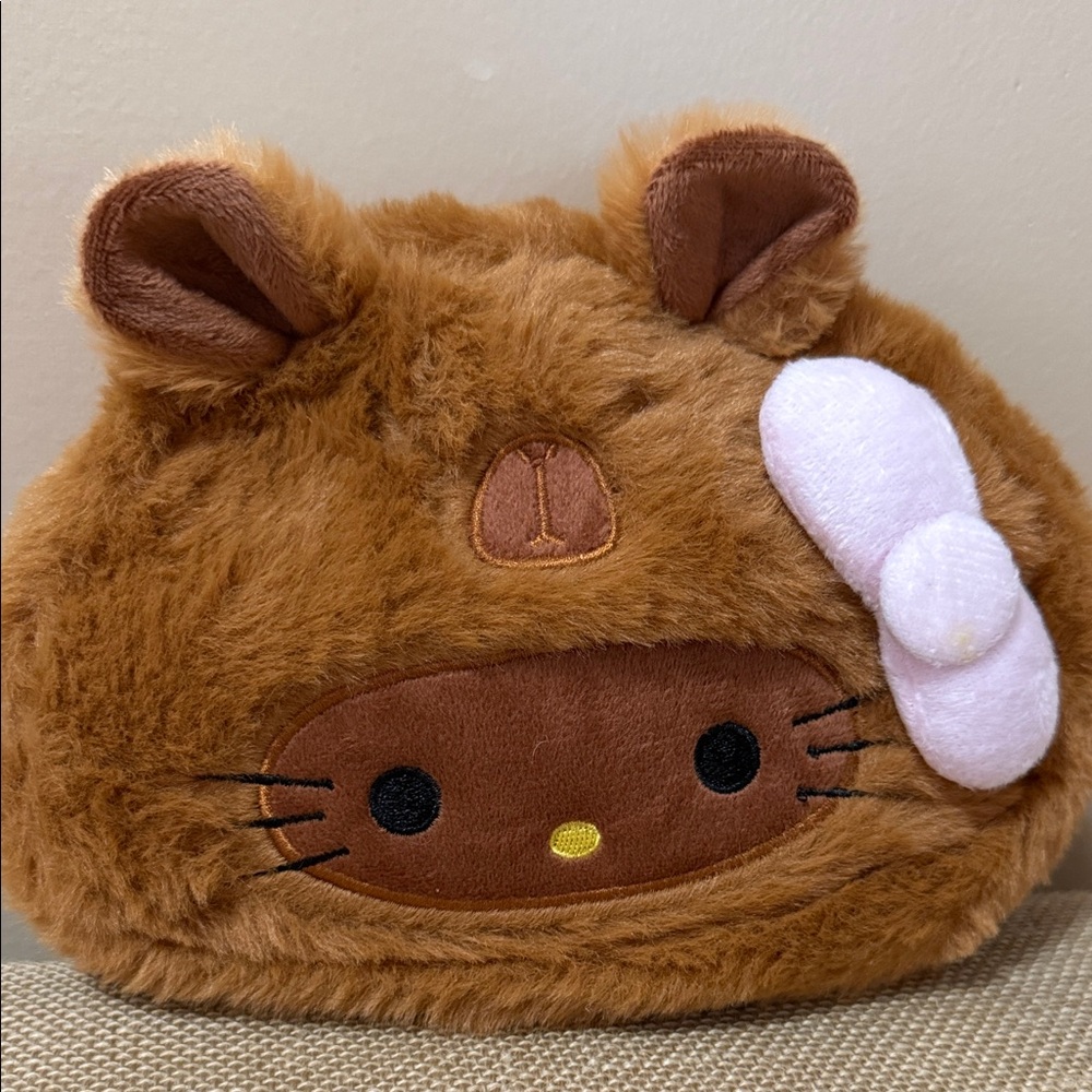 💝 Plush Brown Hello Kitty Capybara Bag with Pink Bow Cosmetic, Accessories etc. - Picture 6 of 7